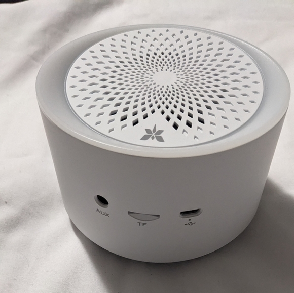 Axloie Mega Bluetooth Speaker - Picture 2 of 5